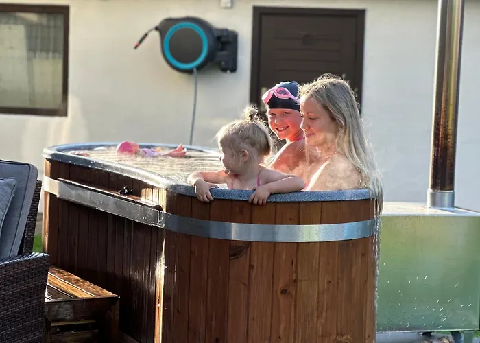 Villa Cozy Private House With Backyard And Hot Tub