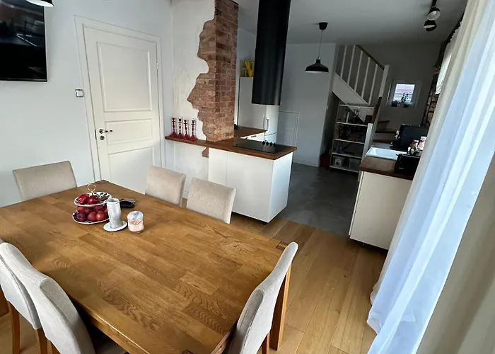 Cozy Private House With Backyard And Hot Tub Villa